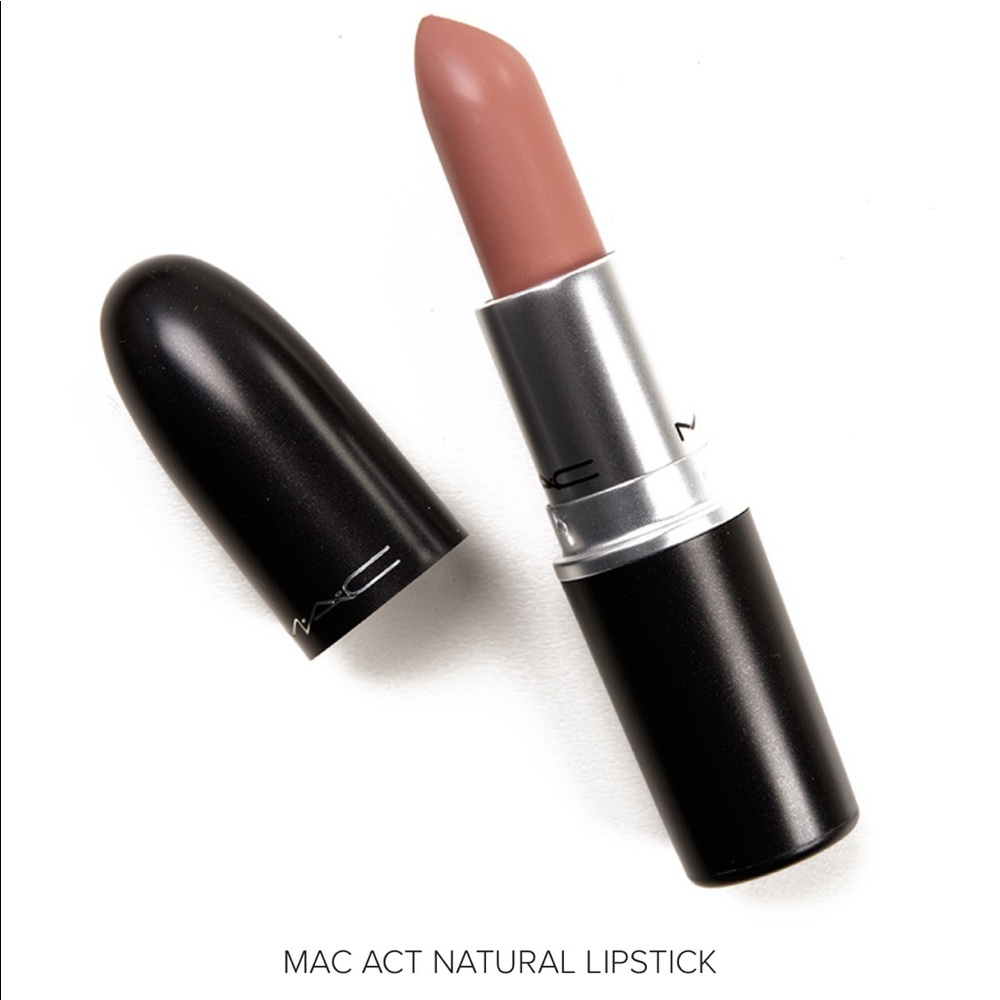 Mac lipstick in colour Act Natural